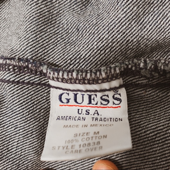 SOLD!!! Vintage Guess jean jacket ☎️ - Picture 4 of 9
